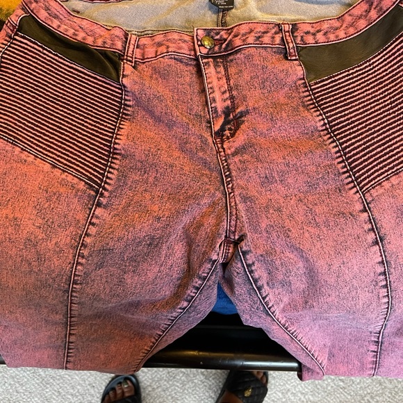 Reddish pink stonewashed jeans! - Picture 3 of 4